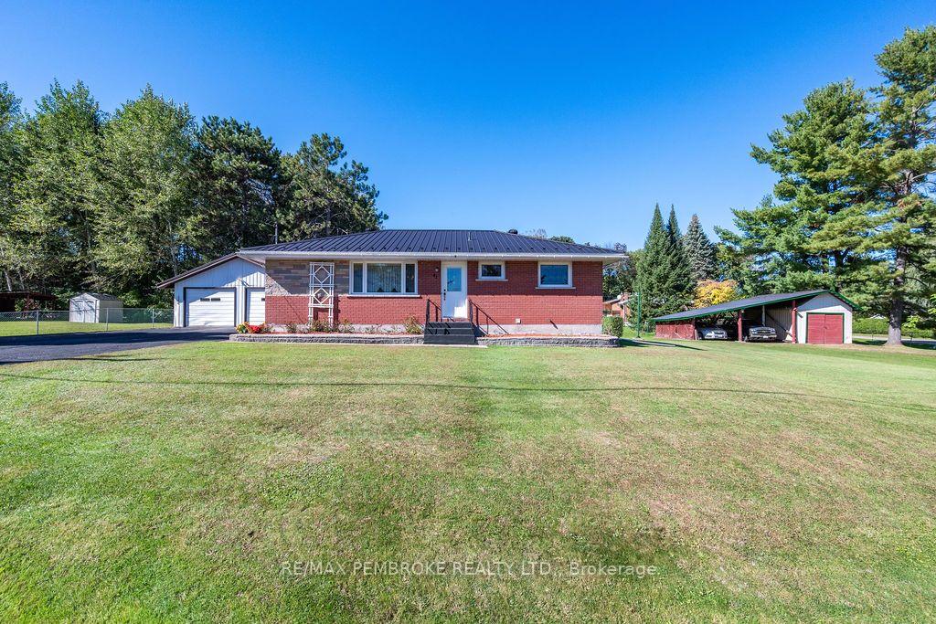 Photo 1 of 41 Centre Street W, Petawawa, Petawawa — HOMEH