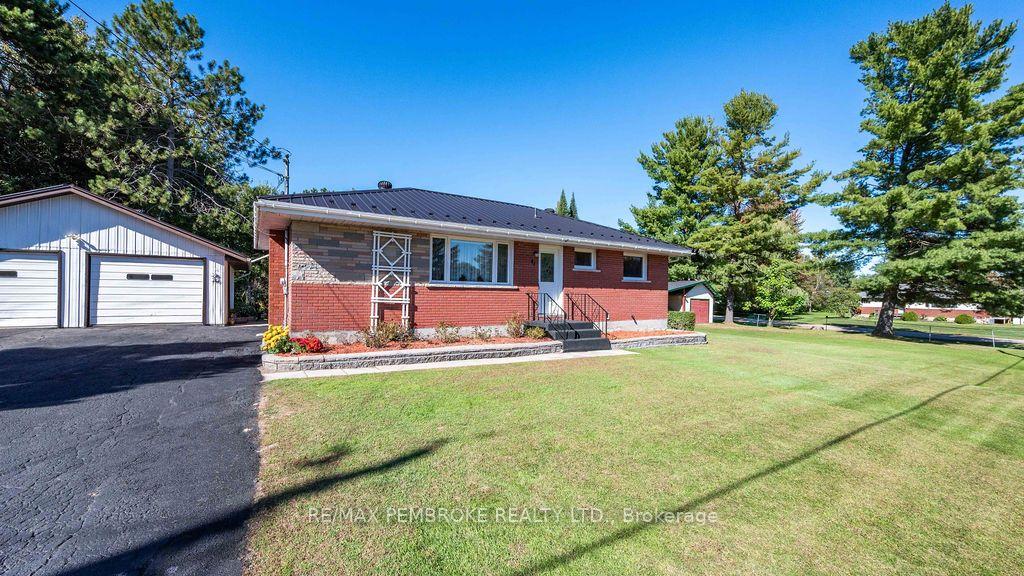 Photo 2 of 41 Centre Street W, Petawawa, Petawawa — HOMEH