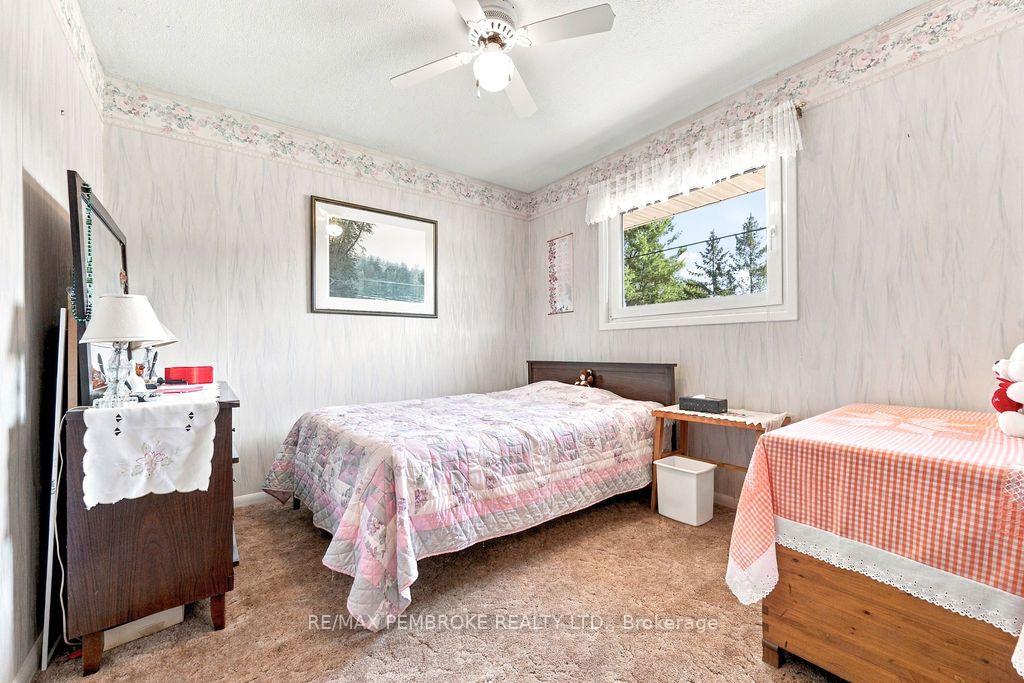 Photo 18 of 41 Centre Street W, Petawawa, Petawawa — HOMEH