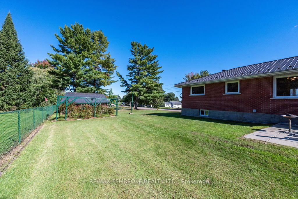 Photo 41 of 41 Centre Street W, Petawawa, Petawawa — HOMEH