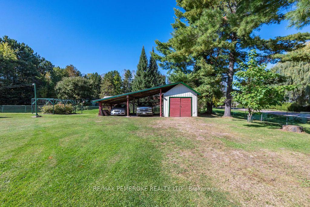 Photo 43 of 41 Centre Street W, Petawawa, Petawawa — HOMEH