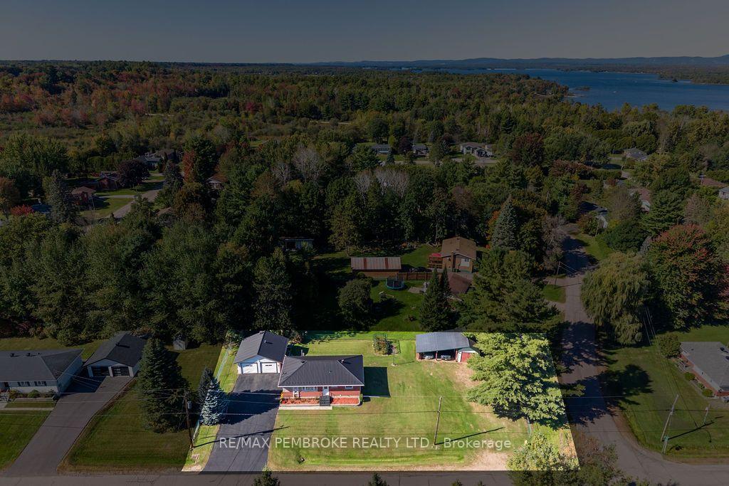 Photo 49 of 41 Centre Street W, Petawawa, Petawawa — HOMEH