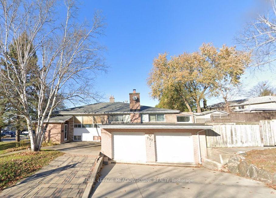 Front of Unit B, 737 Botany Hill Crescent