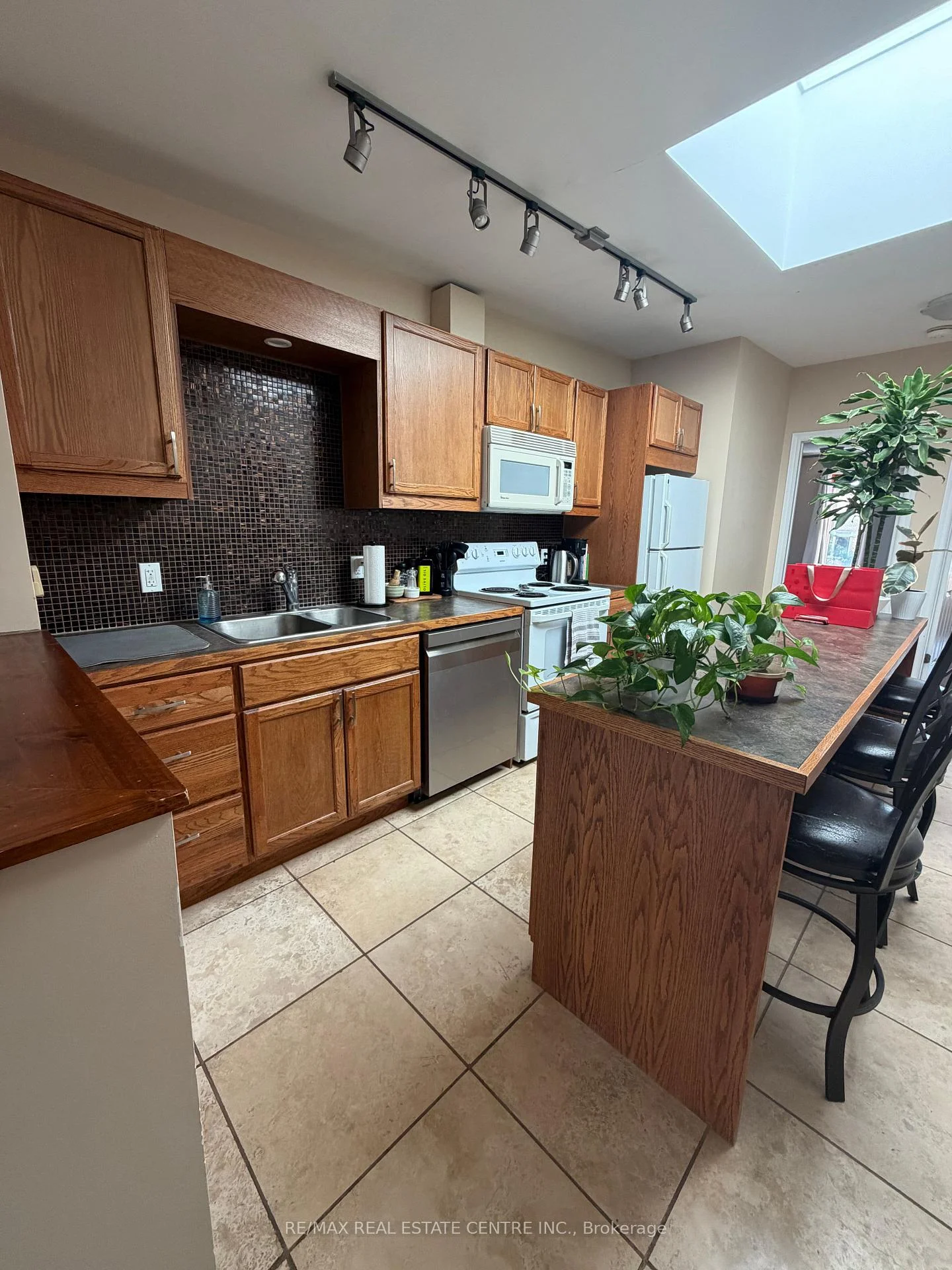 Photo 8 of Unit 3, 167 Broadway, Orangeville — HOMEH
