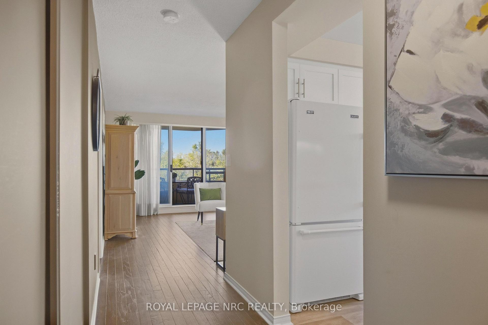 Photo 5 of Unit 404, 3 Towering Hts Boulevard, St. Catharines, Glendale/Glenridge — HOMEH