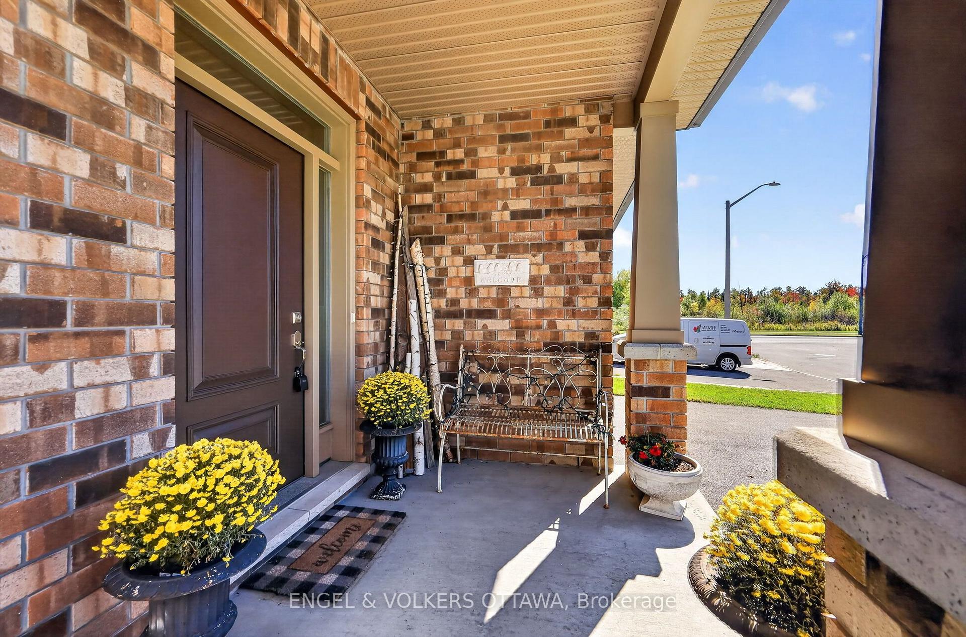 Photo 2 of 715 Bunchberry Way, Ottawa, Blossom Park/Kemp Park/Findlay Creek — HOMEH