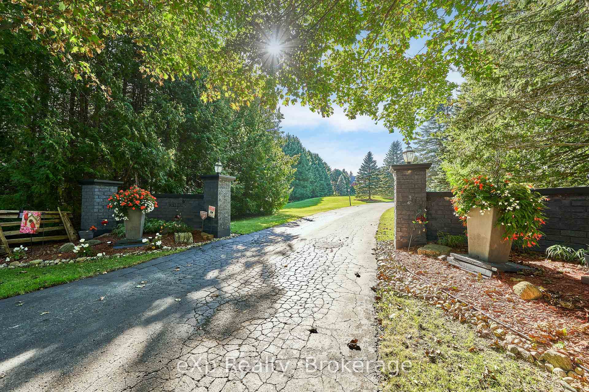Photo 8 of 7860 Cedarbrook Trail, Whitby, Rural Whitby — HOMEH