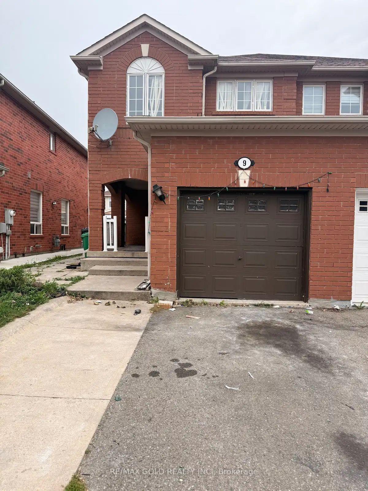 Front of Unit Bsmt, 9 Dunlop Court