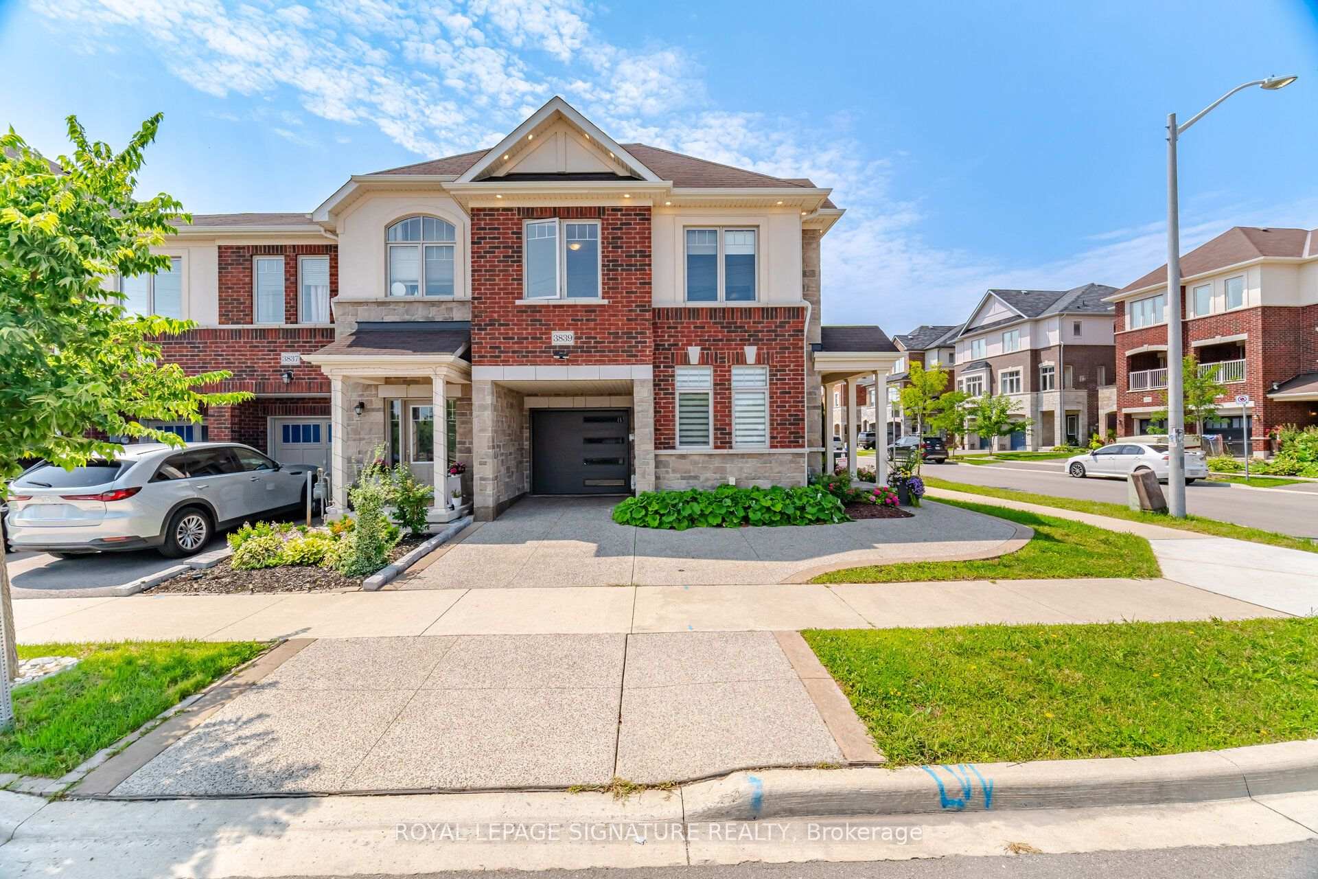 Photo 2 of 3839 Tufgar Crescent, Burlington, Alton — HOMEH