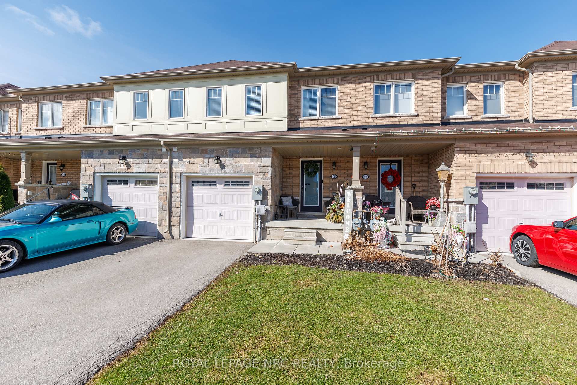 Photo 2 of 7794 White Pine Crescent, Niagara Falls, Brown — HOMEH
