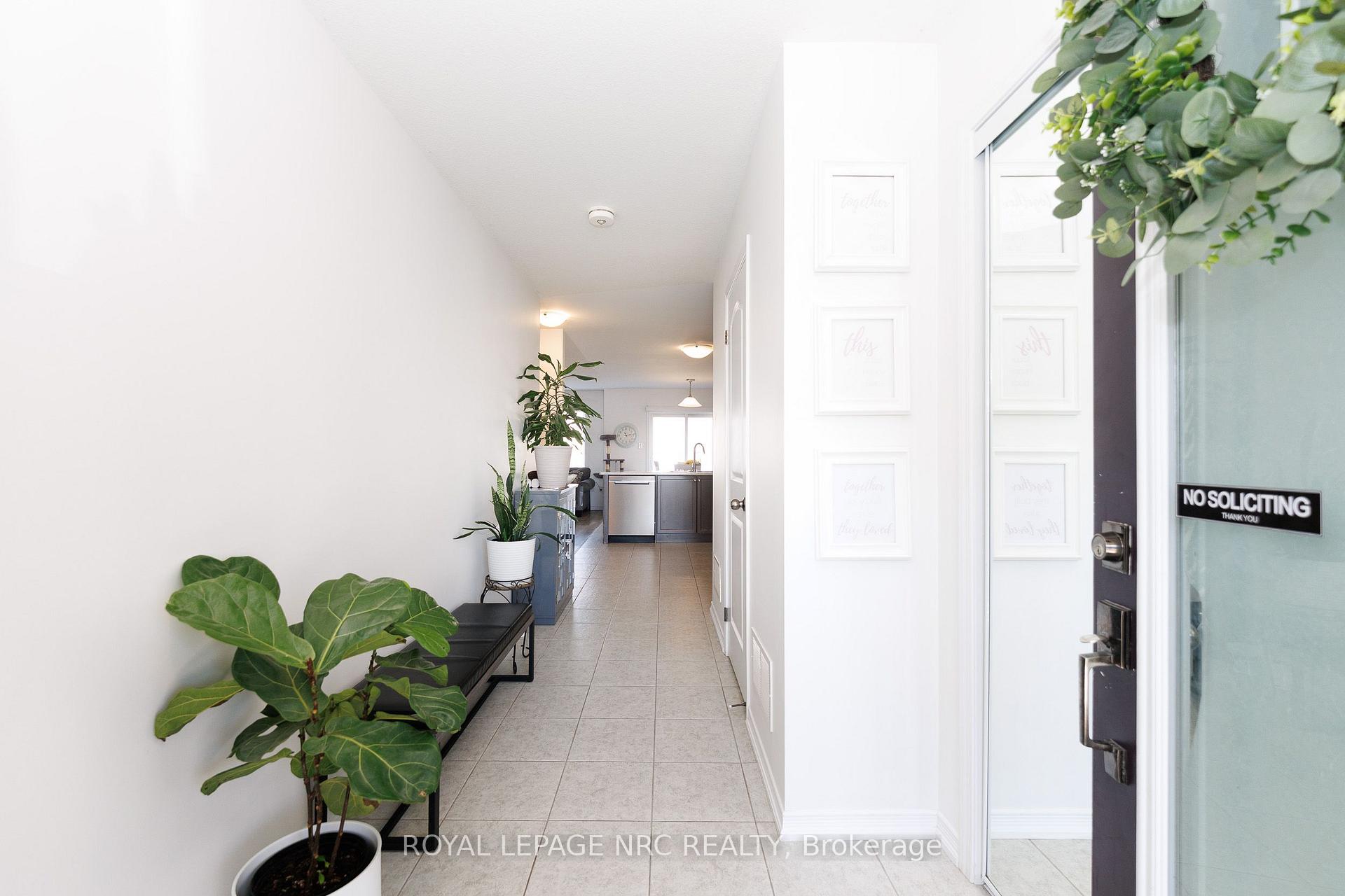 Photo 3 of 7794 White Pine Crescent, Niagara Falls, Brown — HOMEH