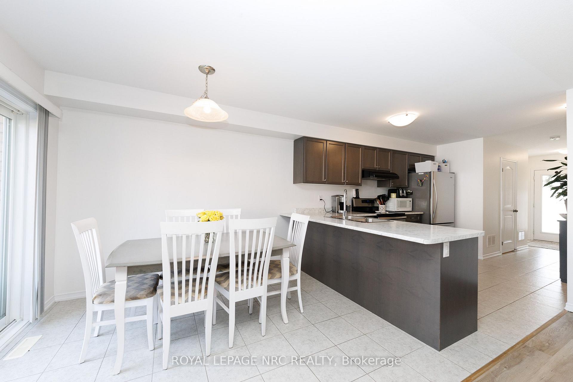 Photo 8 of 7794 White Pine Crescent, Niagara Falls, Brown — HOMEH