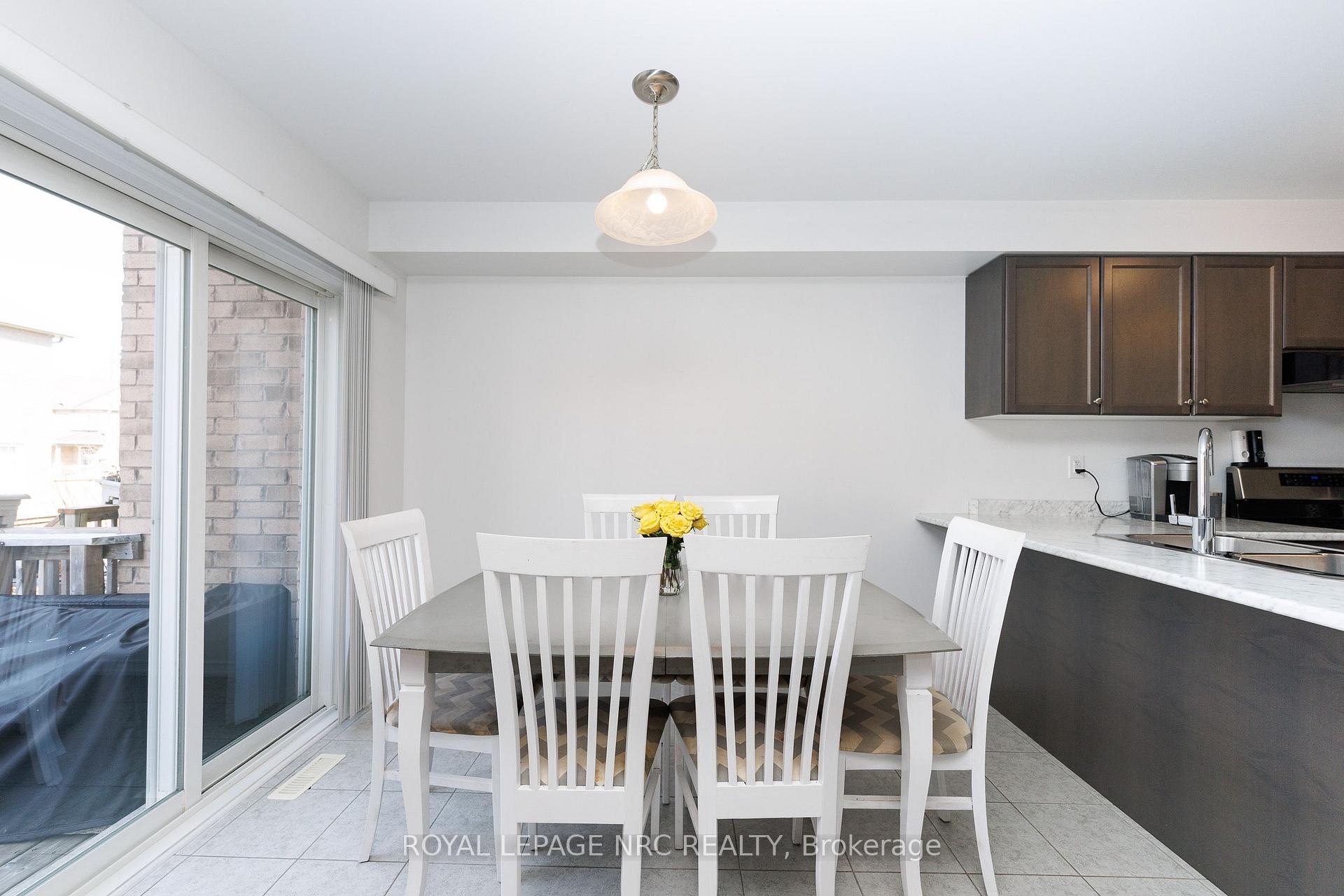 Photo 9 of 7794 White Pine Crescent, Niagara Falls, Brown — HOMEH