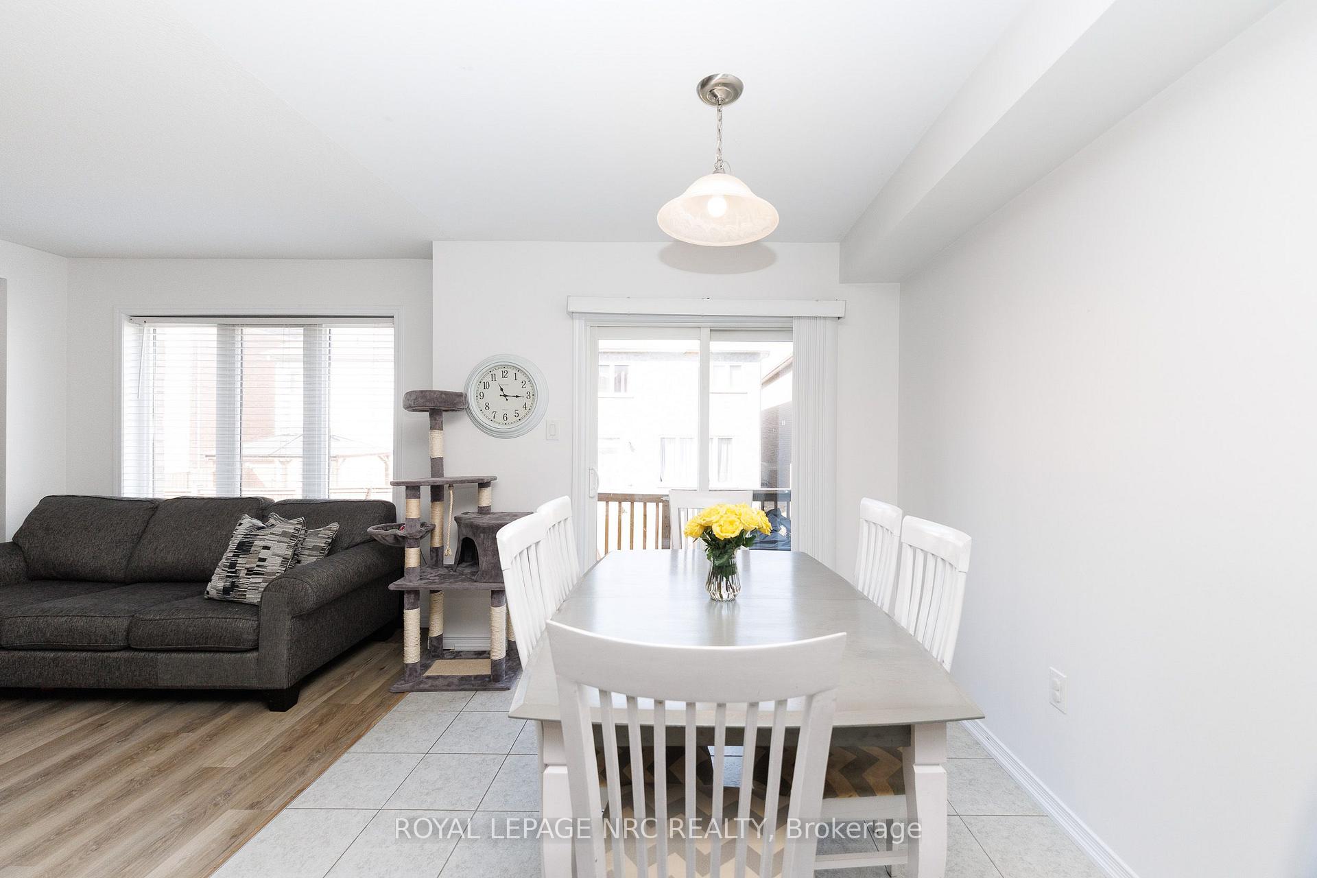 Photo 10 of 7794 White Pine Crescent, Niagara Falls, Brown — HOMEH