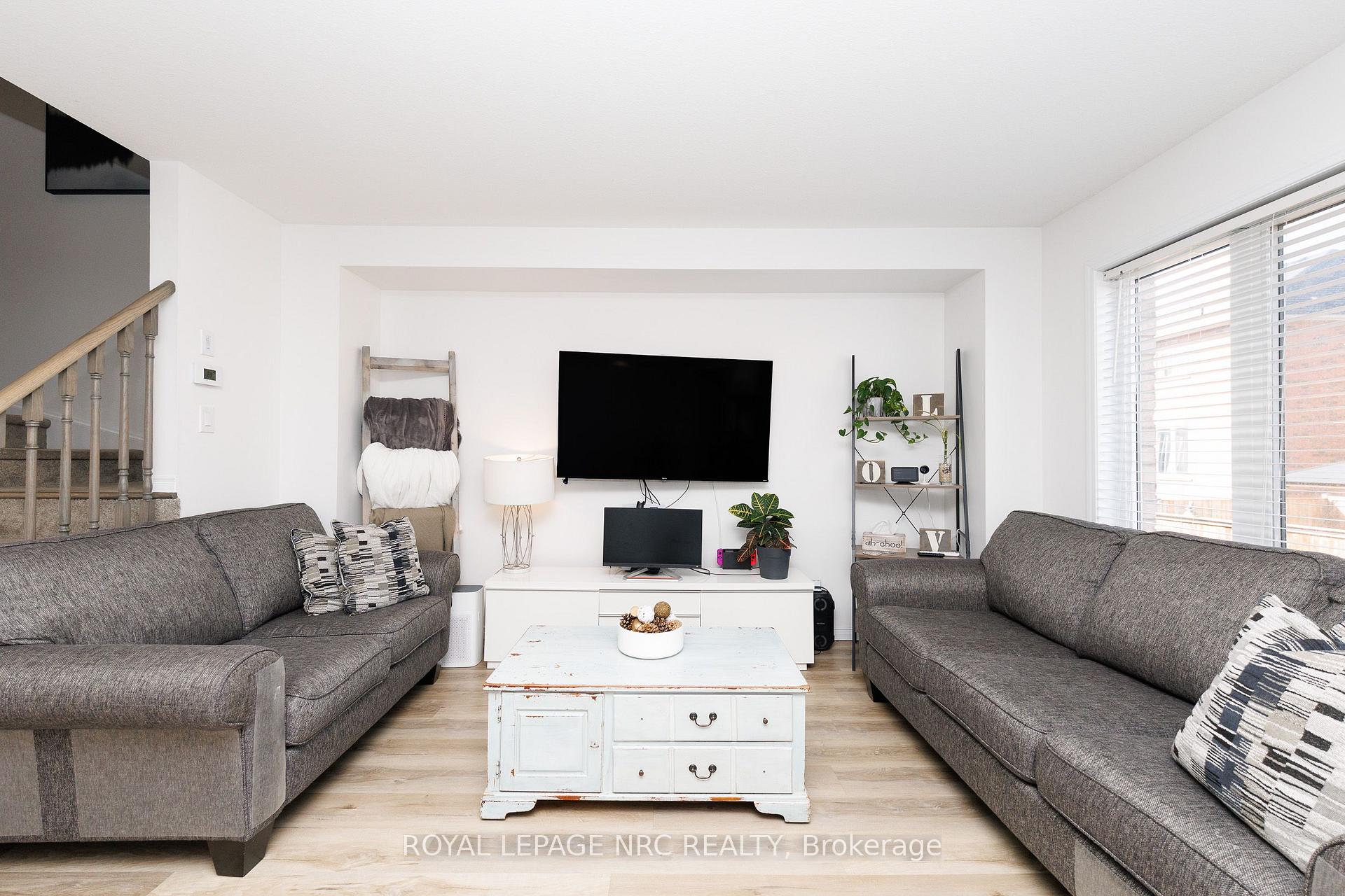 Photo 12 of 7794 White Pine Crescent, Niagara Falls, Brown — HOMEH