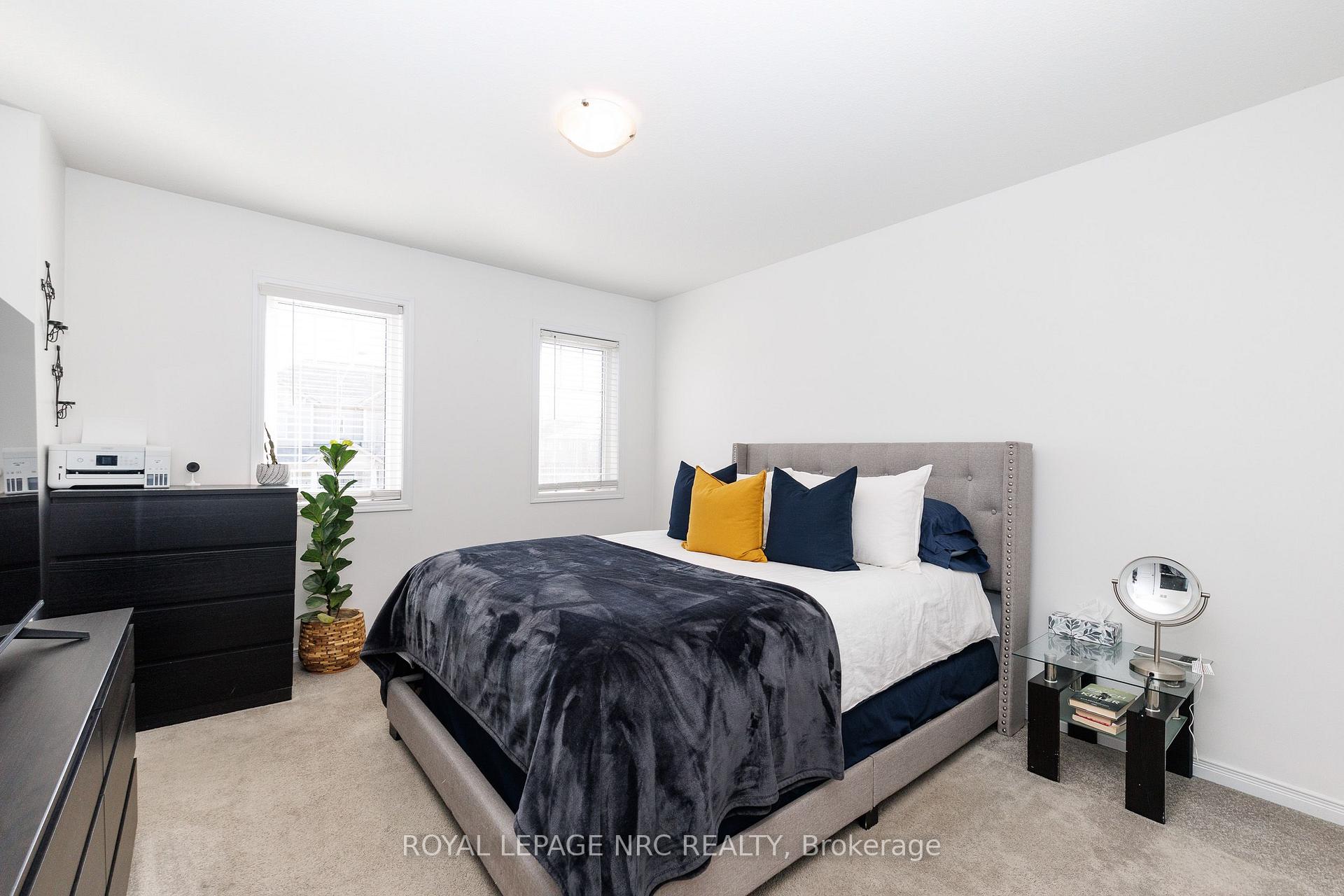 Photo 16 of 7794 White Pine Crescent, Niagara Falls, Brown — HOMEH