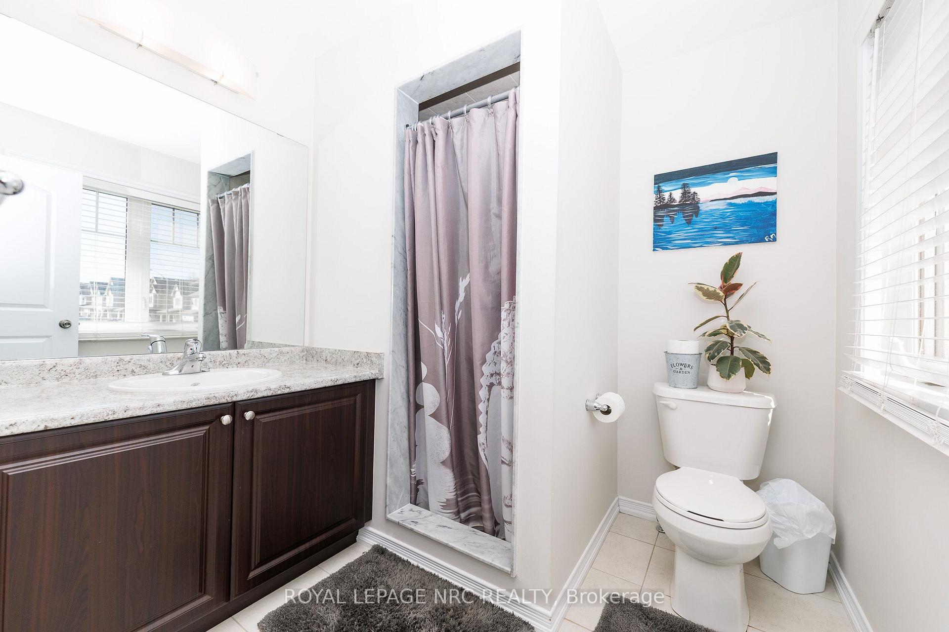 Photo 18 of 7794 White Pine Crescent, Niagara Falls, Brown — HOMEH