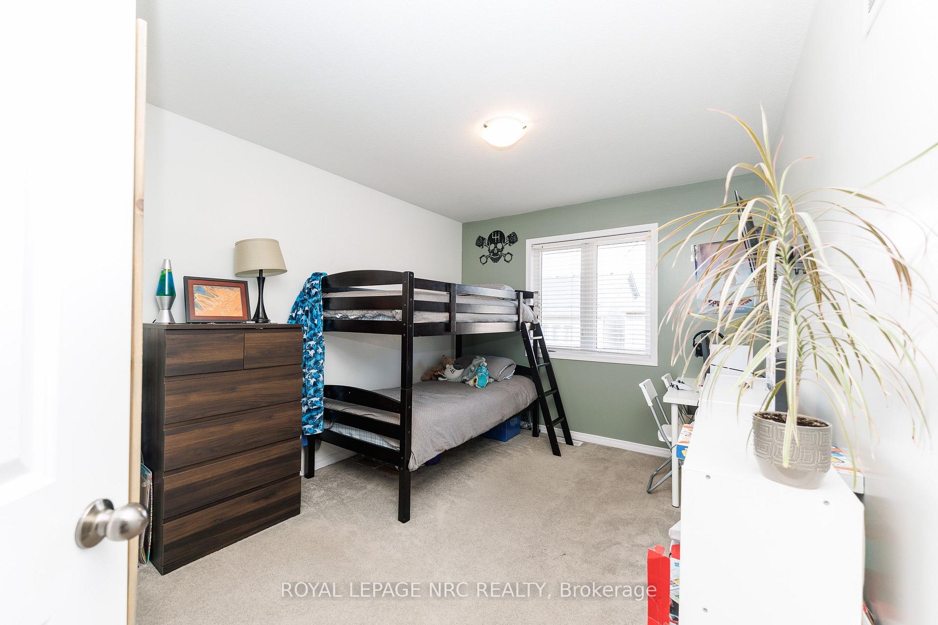Photo 19 of 7794 White Pine Crescent, Niagara Falls, Brown — HOMEH