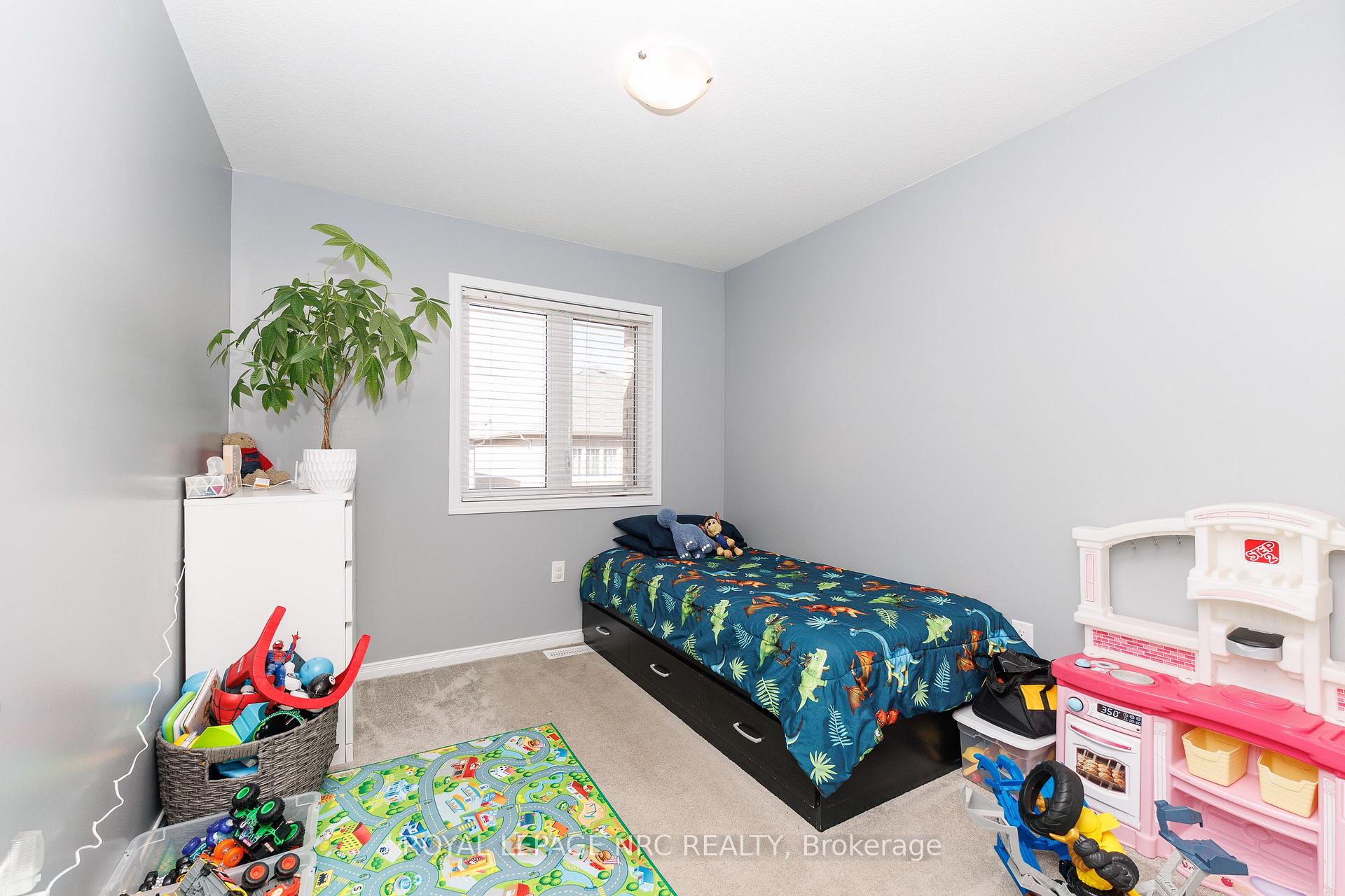 Photo 22 of 7794 White Pine Crescent, Niagara Falls, Brown — HOMEH