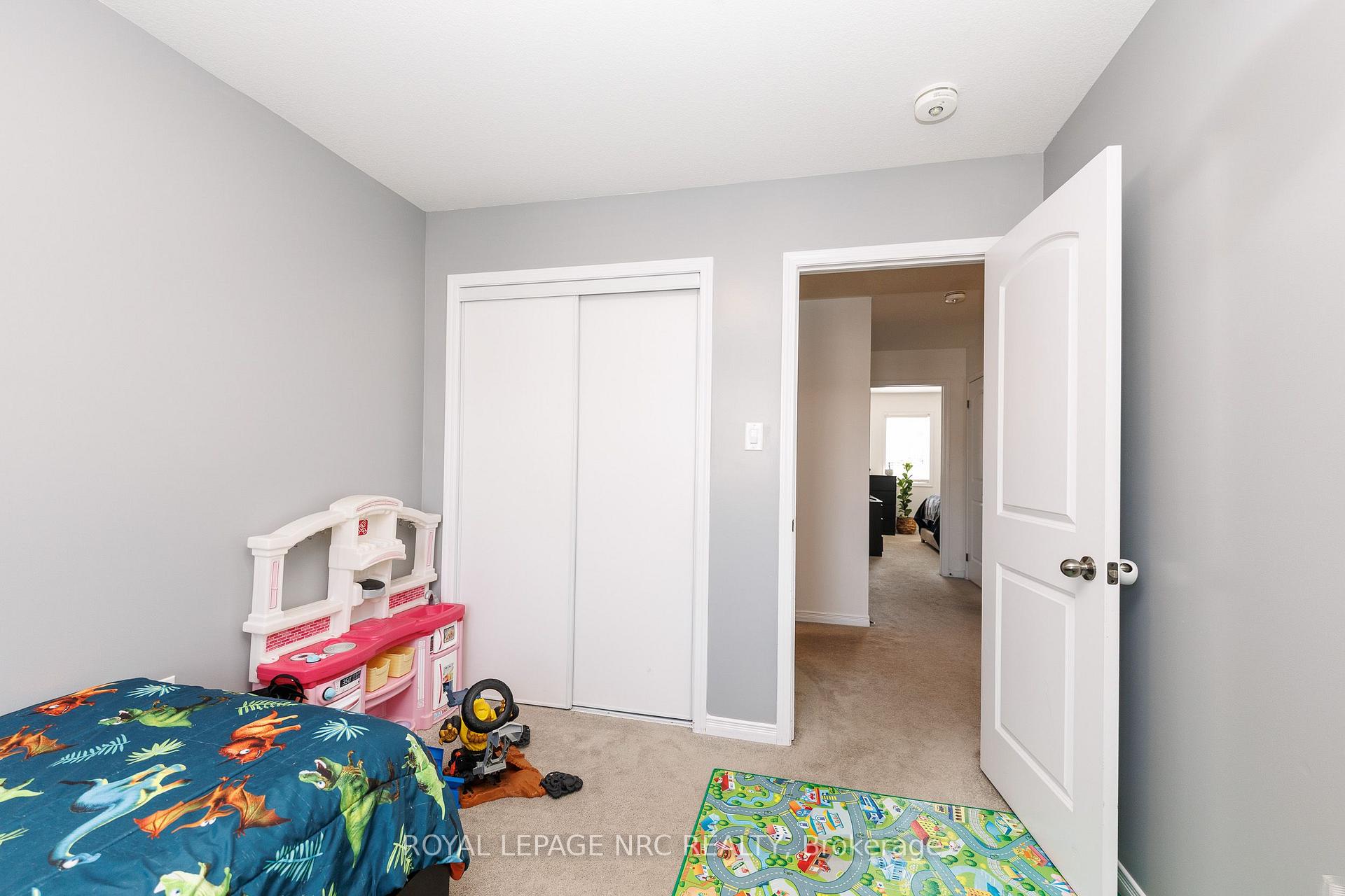 Photo 23 of 7794 White Pine Crescent, Niagara Falls, Brown — HOMEH