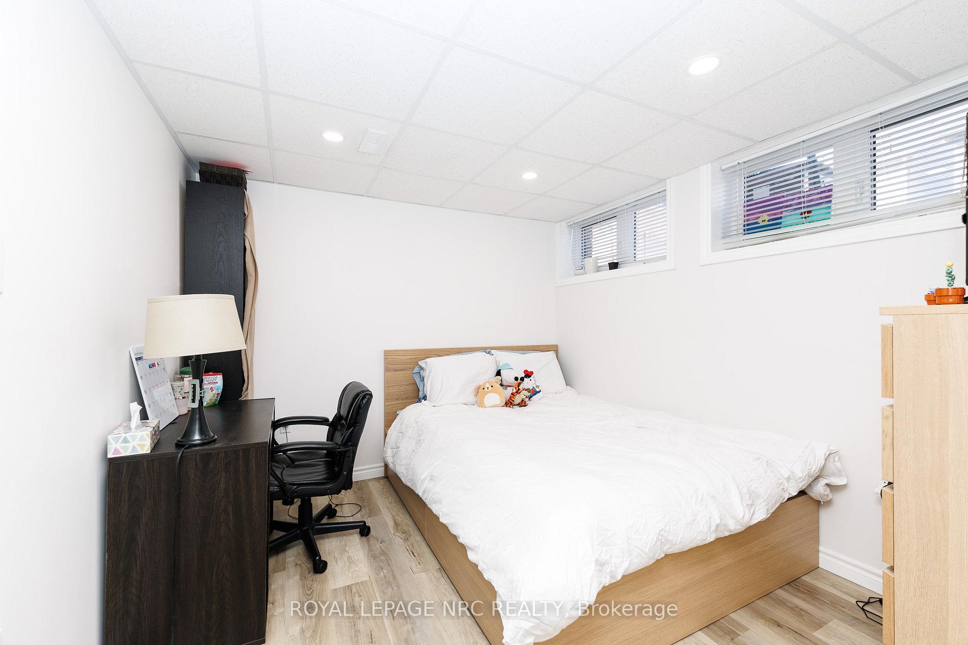Photo 25 of 7794 White Pine Crescent, Niagara Falls, Brown — HOMEH