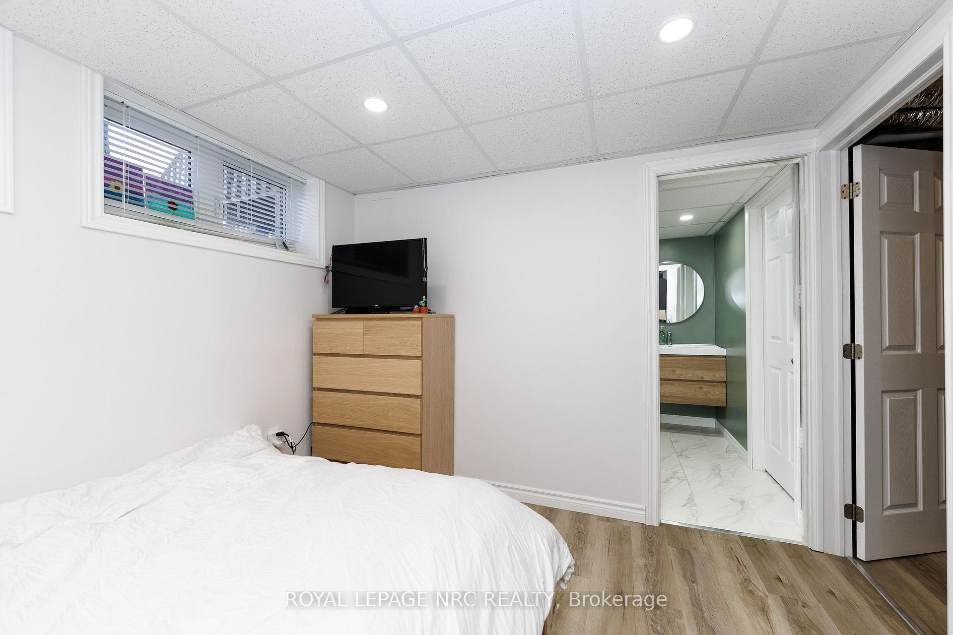 Photo 26 of 7794 White Pine Crescent, Niagara Falls, Brown — HOMEH