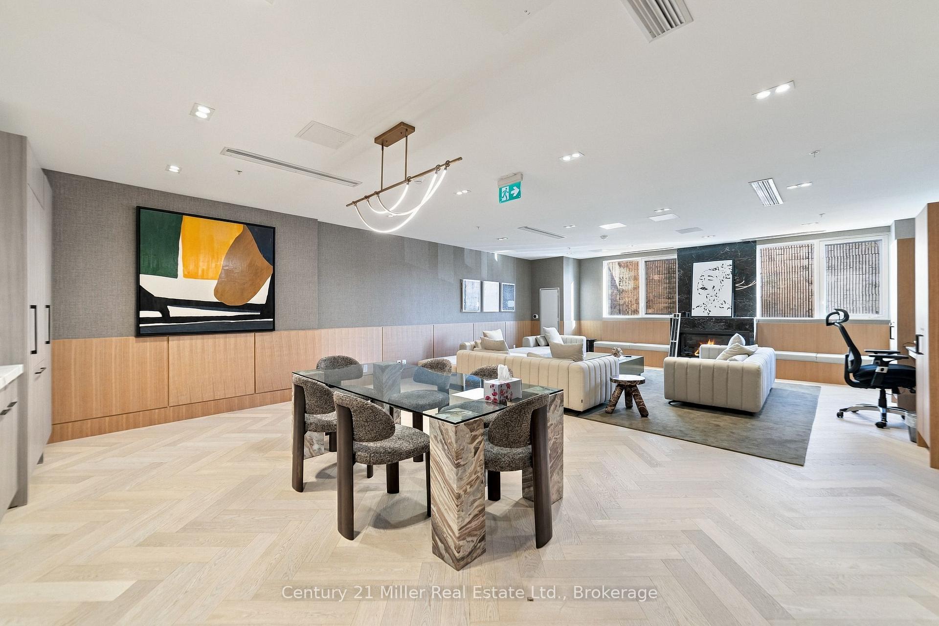 Photo 4 of 123 Maurice Drive, Oakville, Central — HOMEH