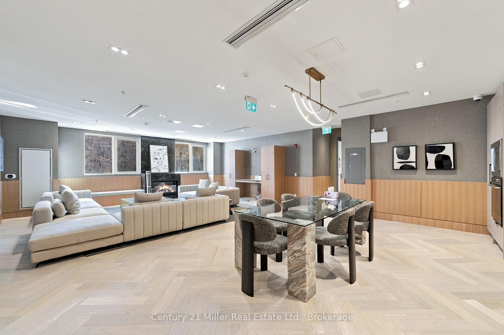 Photo 5 of 123 Maurice Drive, Oakville, Central — HOMEH