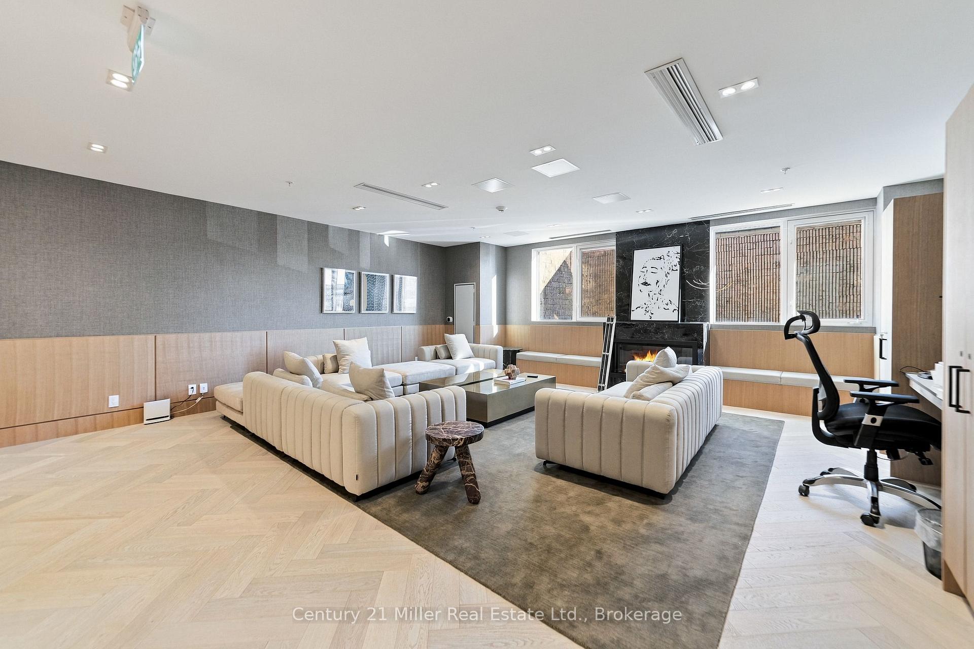 Photo 6 of 123 Maurice Drive, Oakville, Central — HOMEH