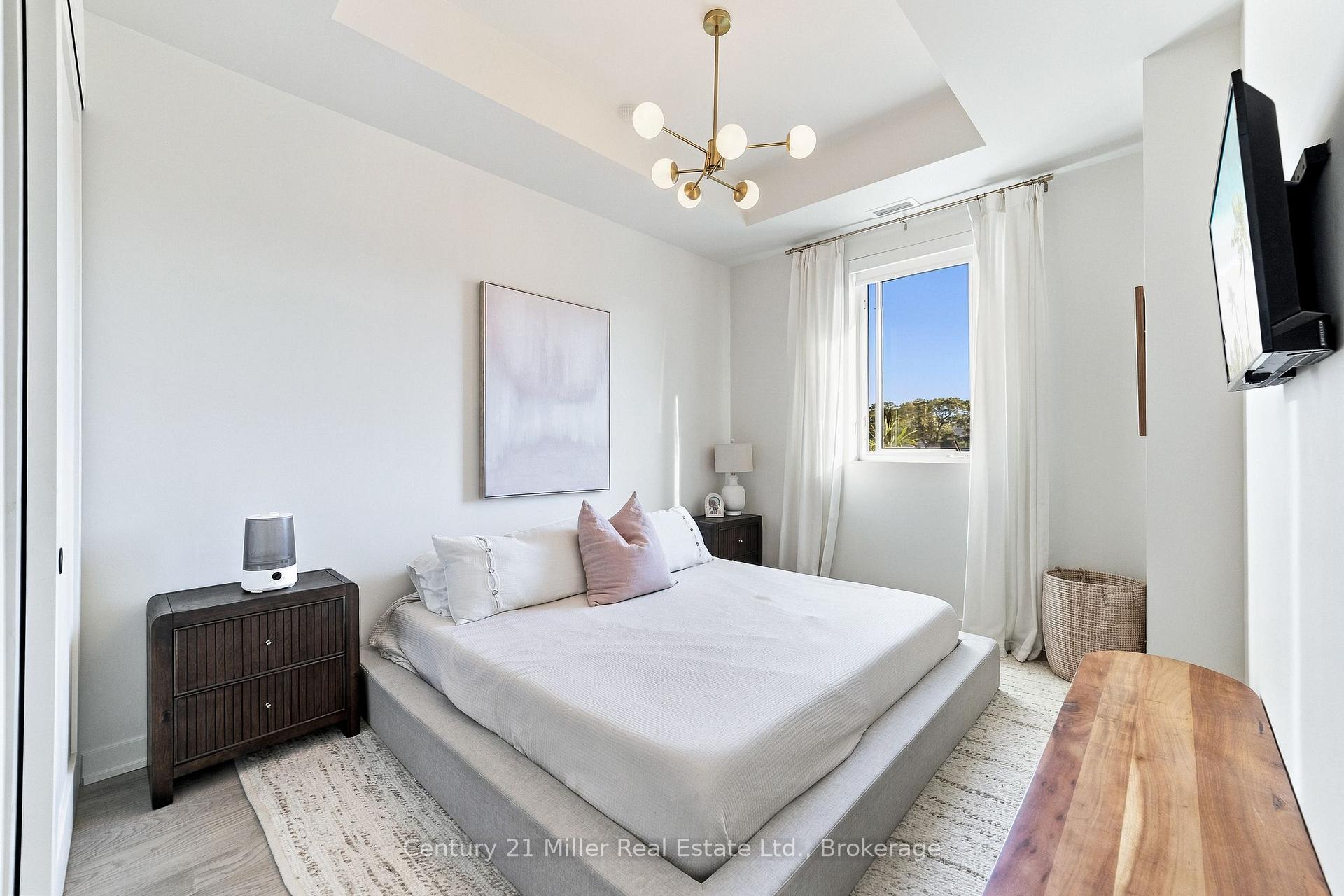 Photo 19 of 123 Maurice Drive, Oakville, Central — HOMEH