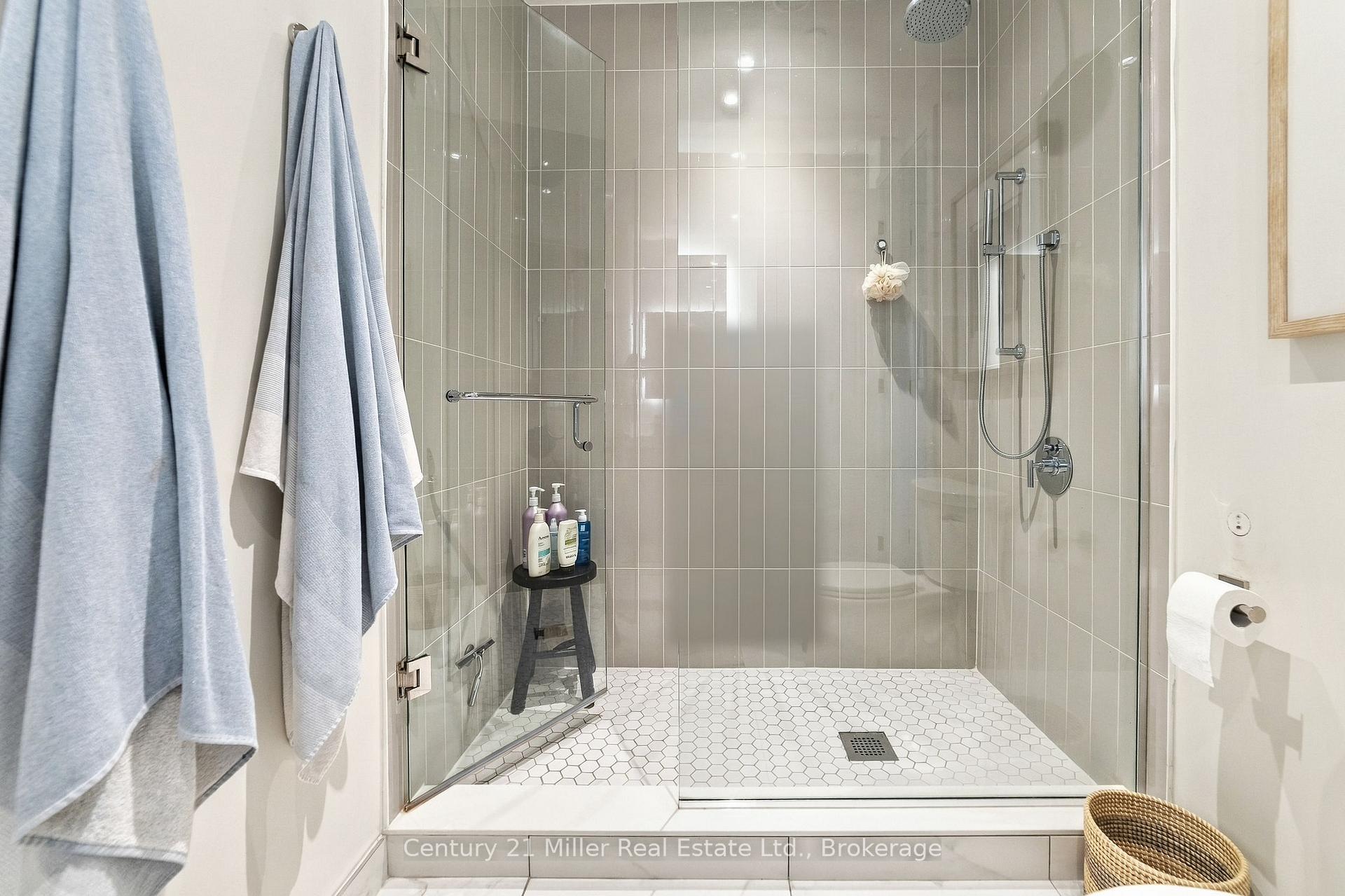 Photo 22 of 123 Maurice Drive, Oakville, Central — HOMEH