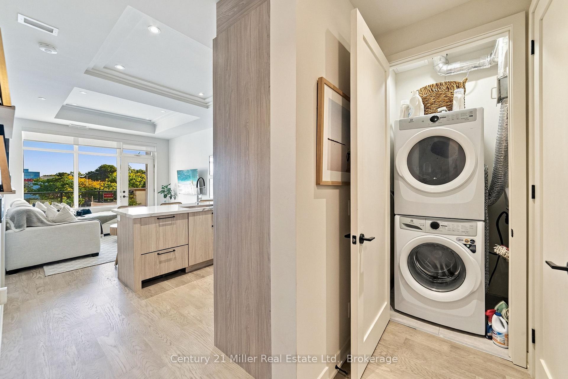 Photo 23 of 123 Maurice Drive, Oakville, Central — HOMEH