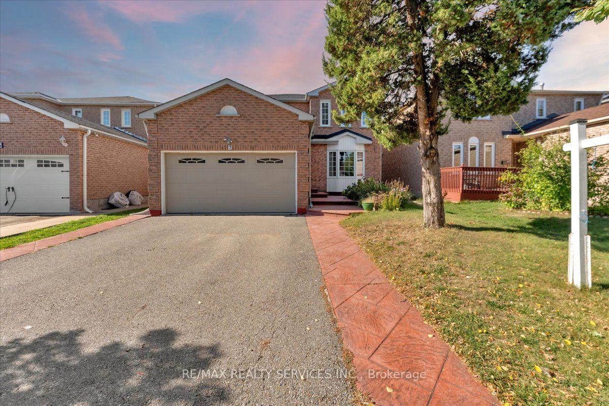 Photo 1 of 7 Duggan Drive, Brampton, Fletcher's West — HOMEH