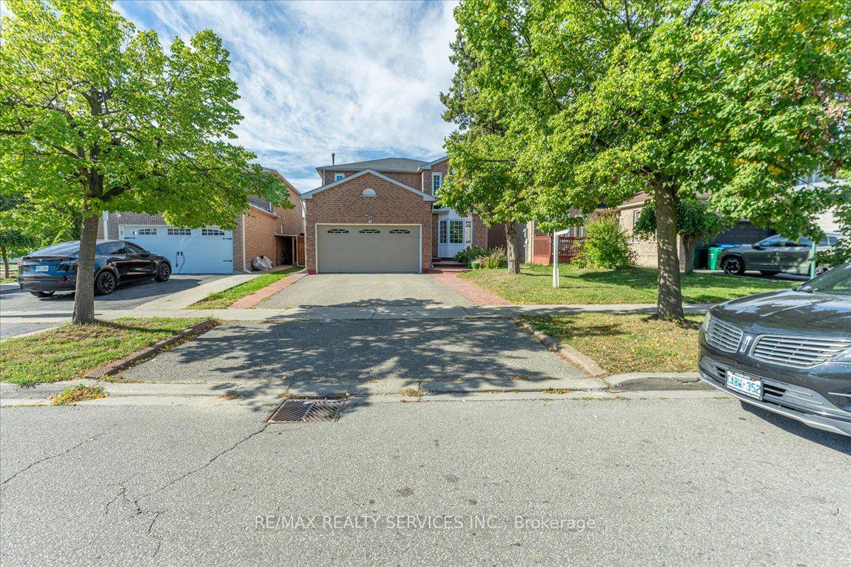Photo 2 of 7 Duggan Drive, Brampton, Fletcher's West — HOMEH