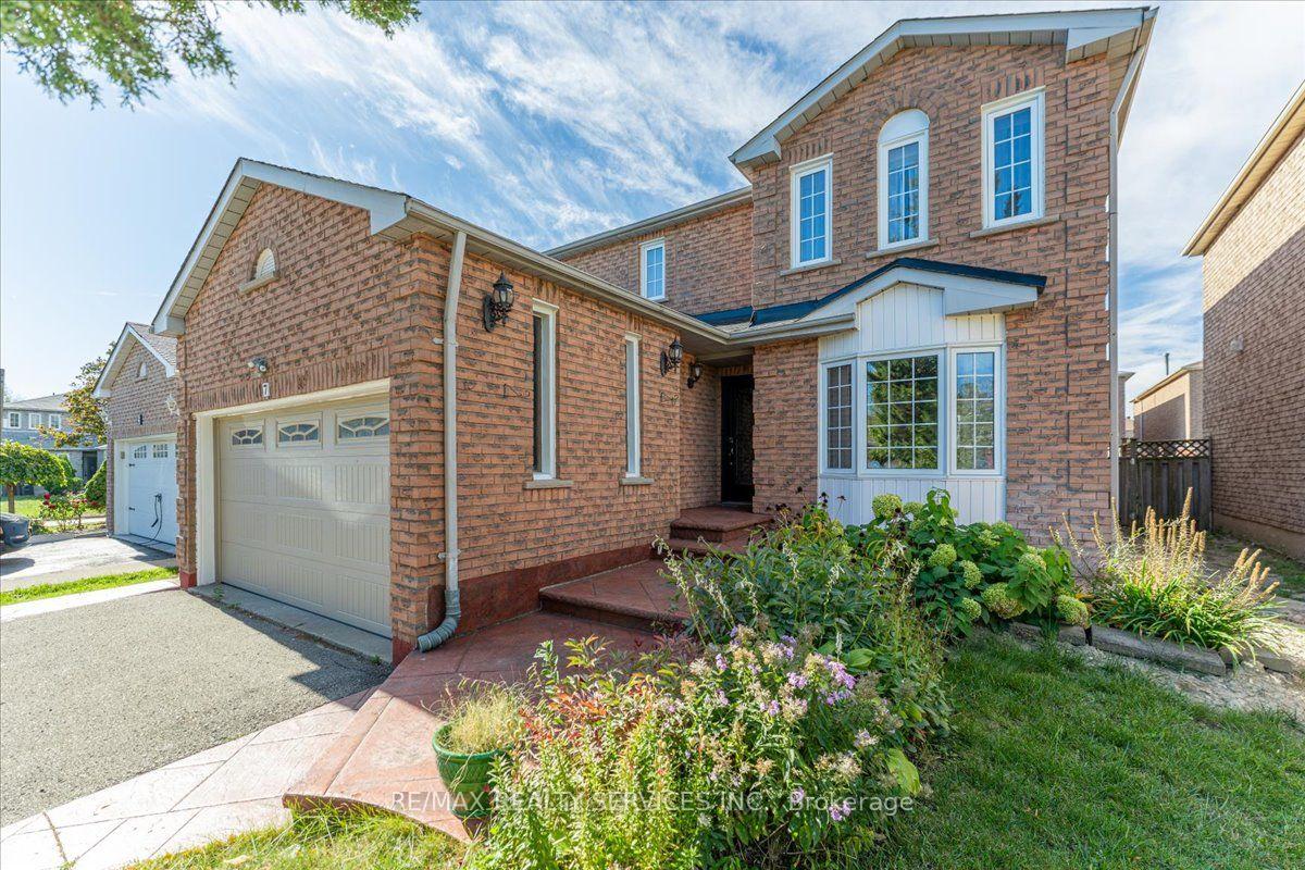 Photo 3 of 7 Duggan Drive, Brampton, Fletcher's West — HOMEH