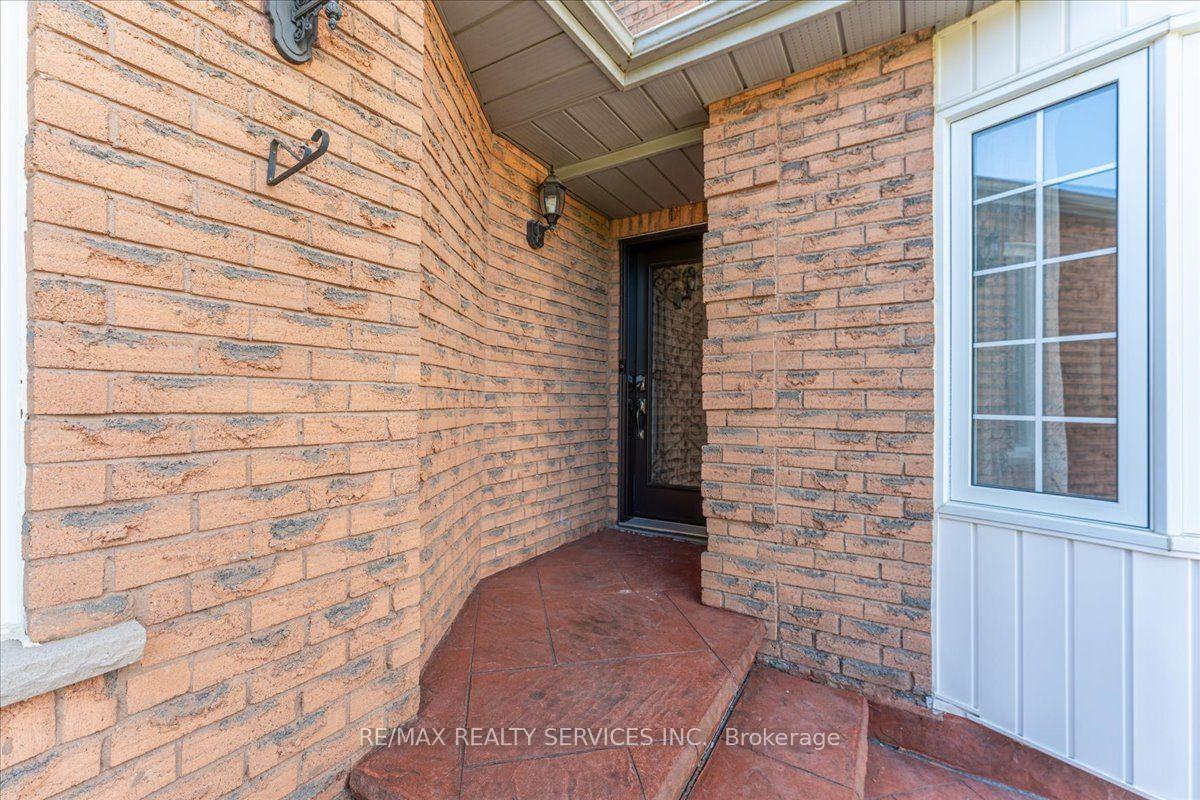 Photo 4 of 7 Duggan Drive, Brampton, Fletcher's West — HOMEH