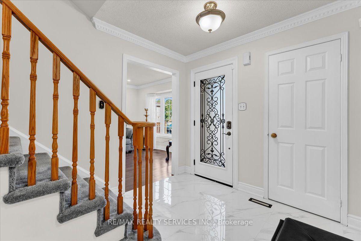 Photo 5 of 7 Duggan Drive, Brampton, Fletcher's West — HOMEH