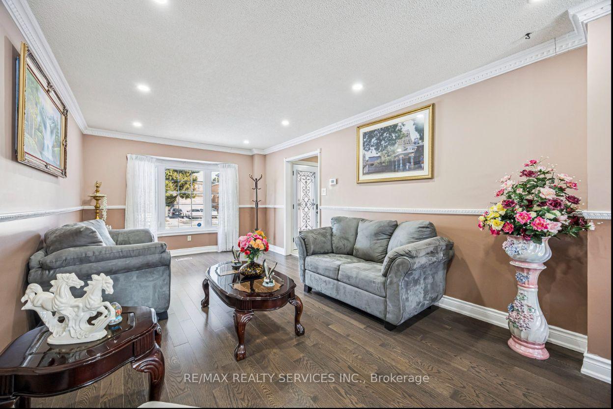 Photo 8 of 7 Duggan Drive, Brampton, Fletcher's West — HOMEH