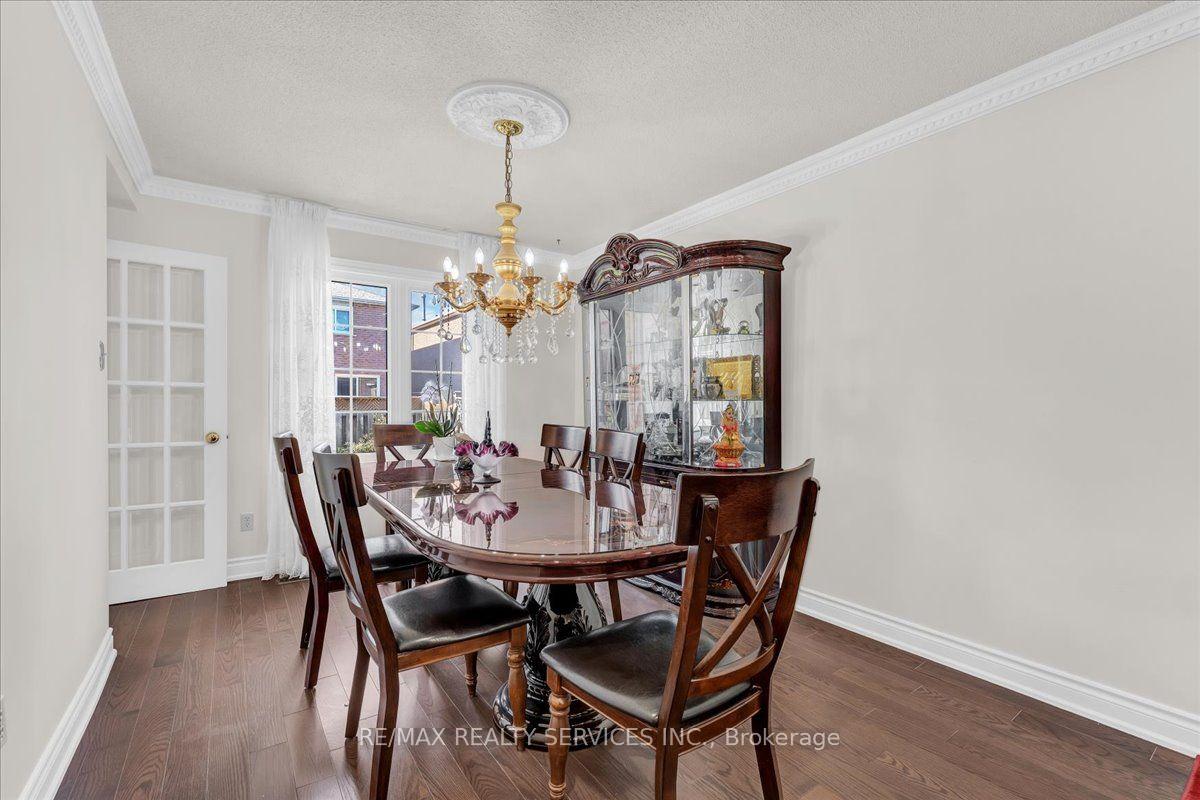 Photo 10 of 7 Duggan Drive, Brampton, Fletcher's West — HOMEH