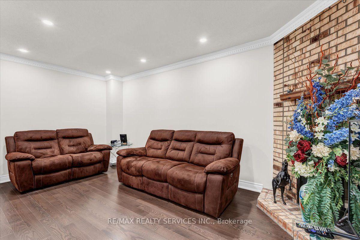 Photo 12 of 7 Duggan Drive, Brampton, Fletcher's West — HOMEH