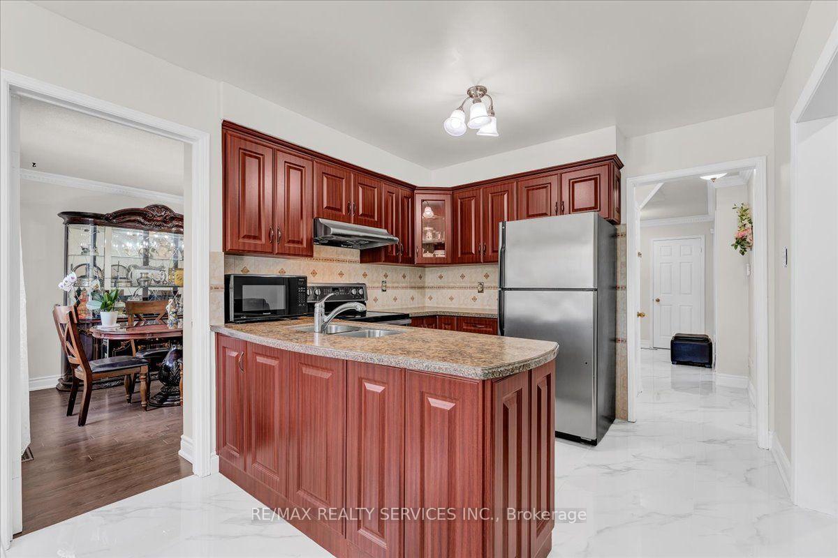 Photo 14 of 7 Duggan Drive, Brampton, Fletcher's West — HOMEH
