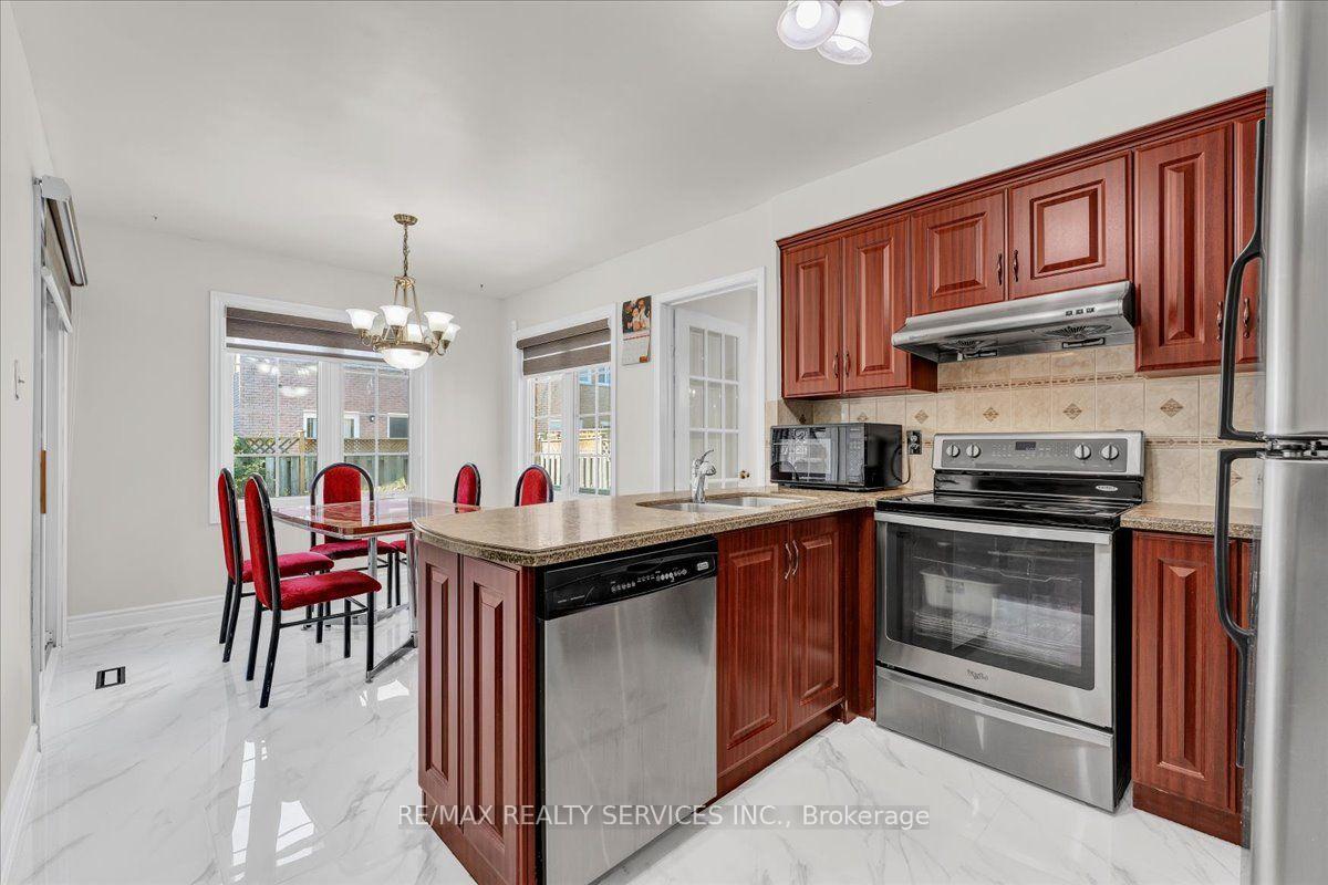 Photo 15 of 7 Duggan Drive, Brampton, Fletcher's West — HOMEH