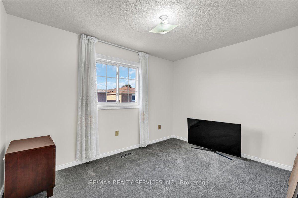 Photo 24 of 7 Duggan Drive, Brampton, Fletcher's West — HOMEH