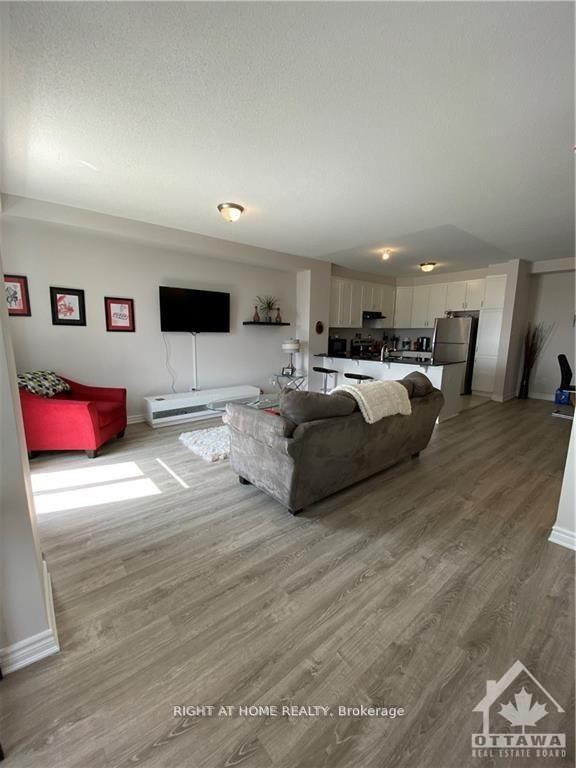 Photo 7 of 166 Pictou Crescent, Ottawa, Kanata - Emerald Meadows/Trailwest — HOMEH
