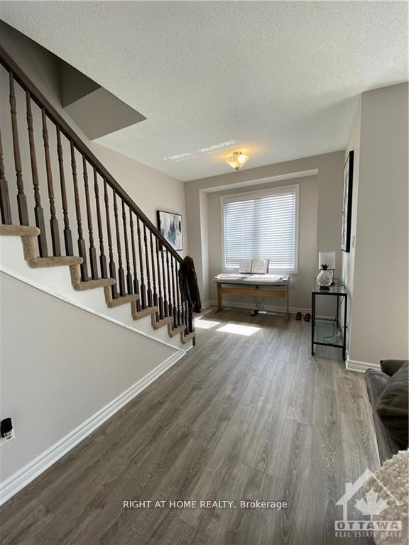 Photo 8 of 166 Pictou Crescent, Ottawa, Kanata - Emerald Meadows/Trailwest — HOMEH