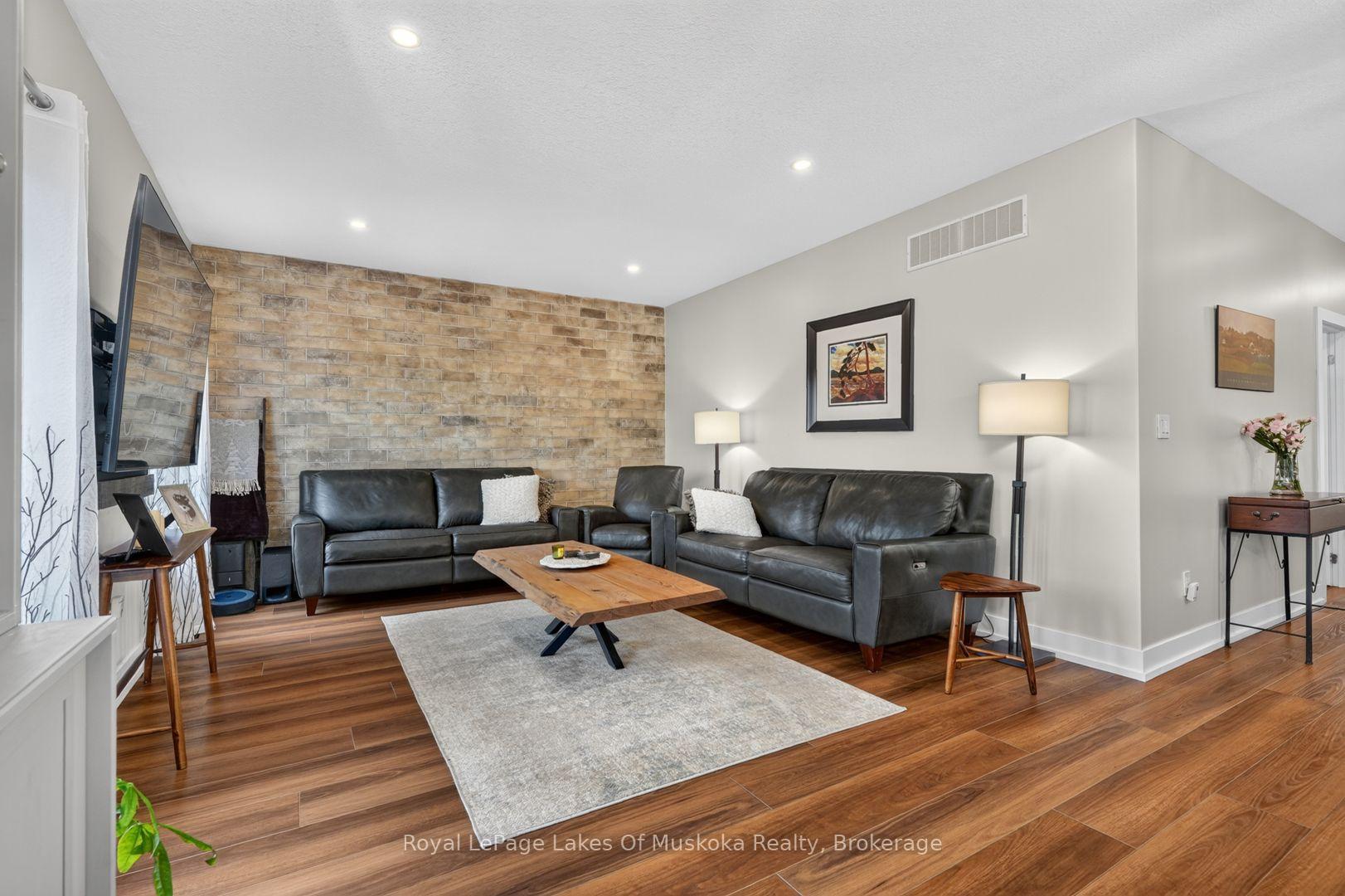 Photo 6 of 11 Braeside Crescent, Huntsville, Chaffey — HOMEH