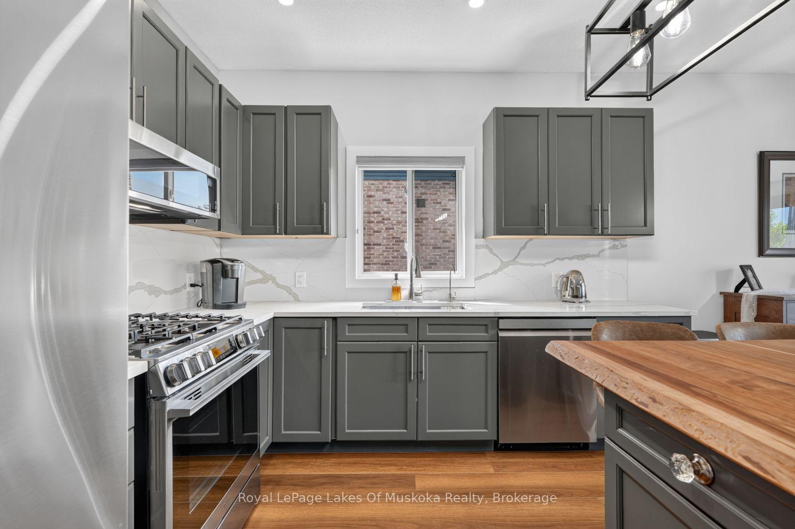 Photo 9 of 11 Braeside Crescent, Huntsville, Chaffey — HOMEH
