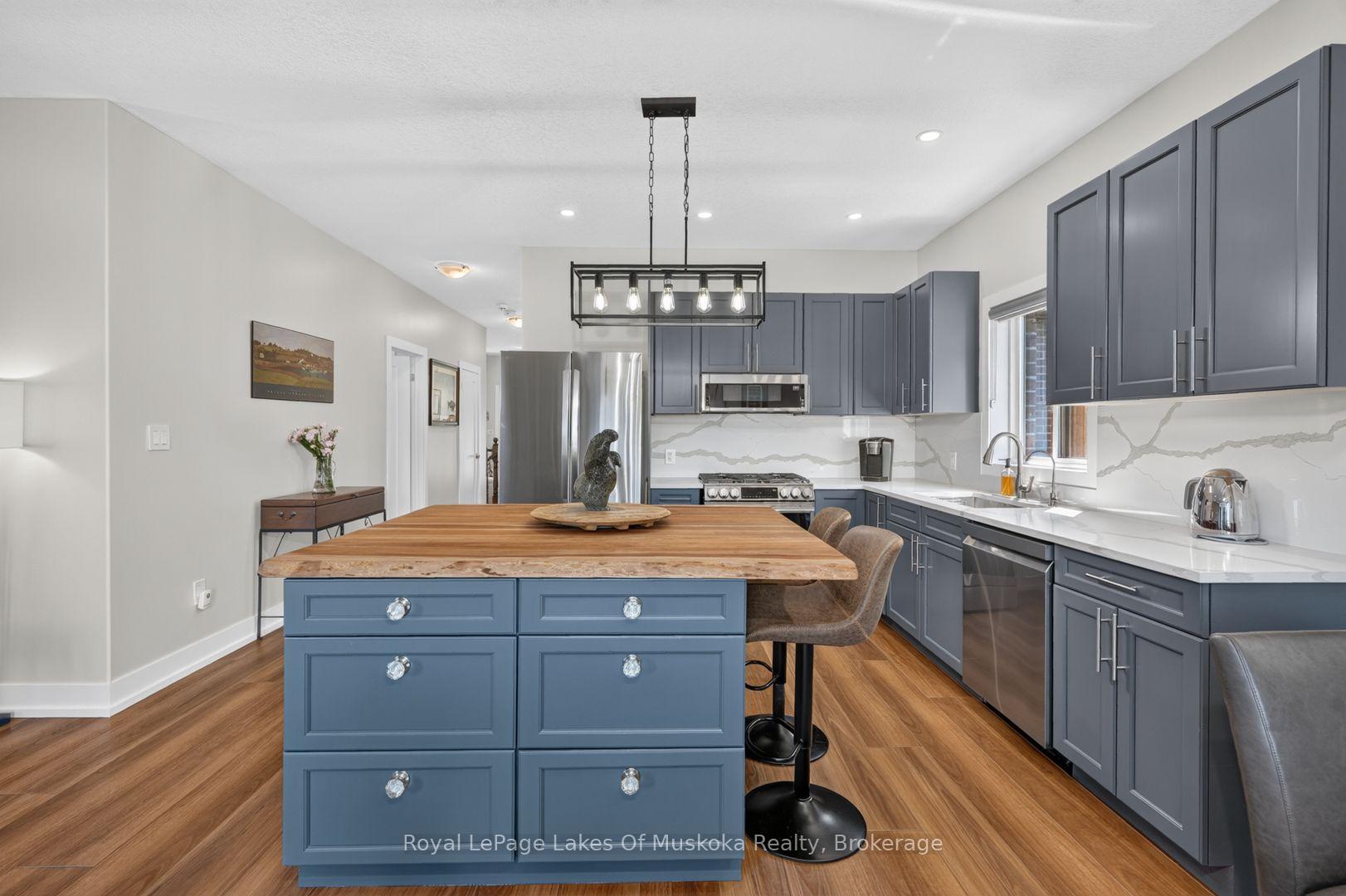 Photo 10 of 11 Braeside Crescent, Huntsville, Chaffey — HOMEH