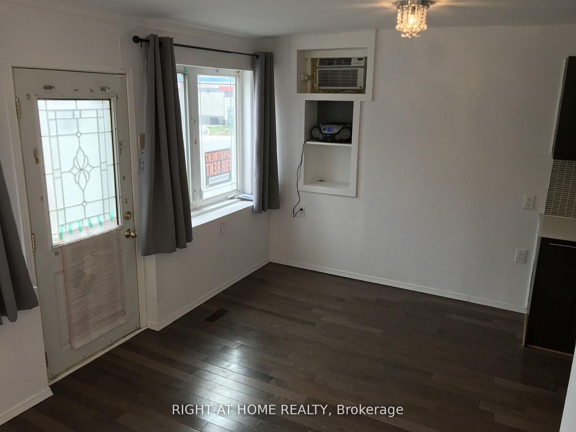 Photo 6 of 104 Danforth Road, Scarborough, Oakridge — HOMEH