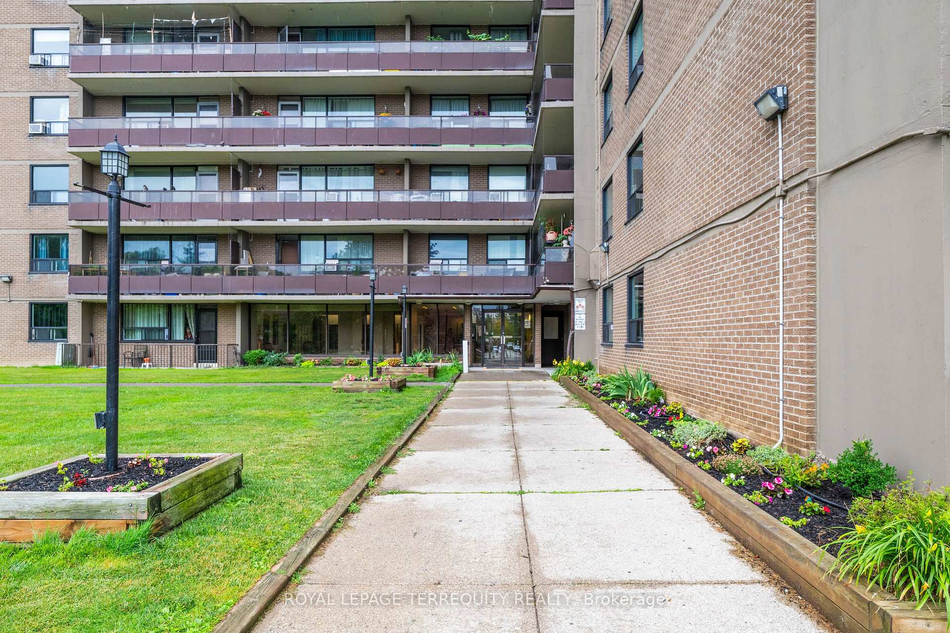 Photo 2 of Unit 816, 180 Markham Road, Scarborough, Scarborough Village — HOMEH